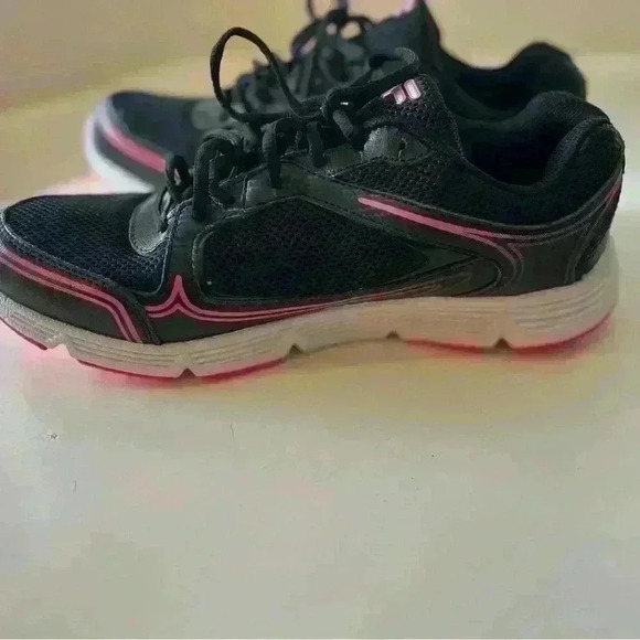 New women’s fila soar black running shoe - size 11 - Picture 3 of 6